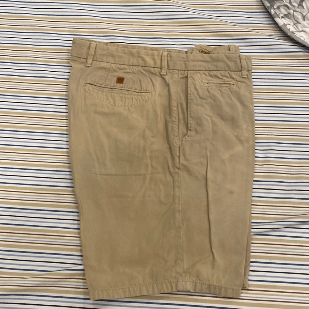 Size 32 short massimo dutti good condition with a stain mild on the right side